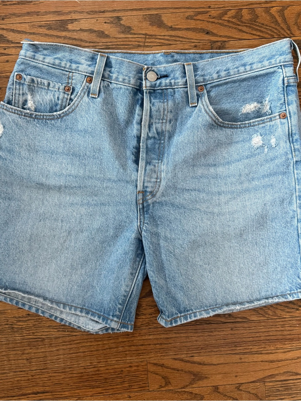 Levi's 502 Mid Thigh Denim Shorts in Oxnard Mischief- Medium Indigo 32 EUC